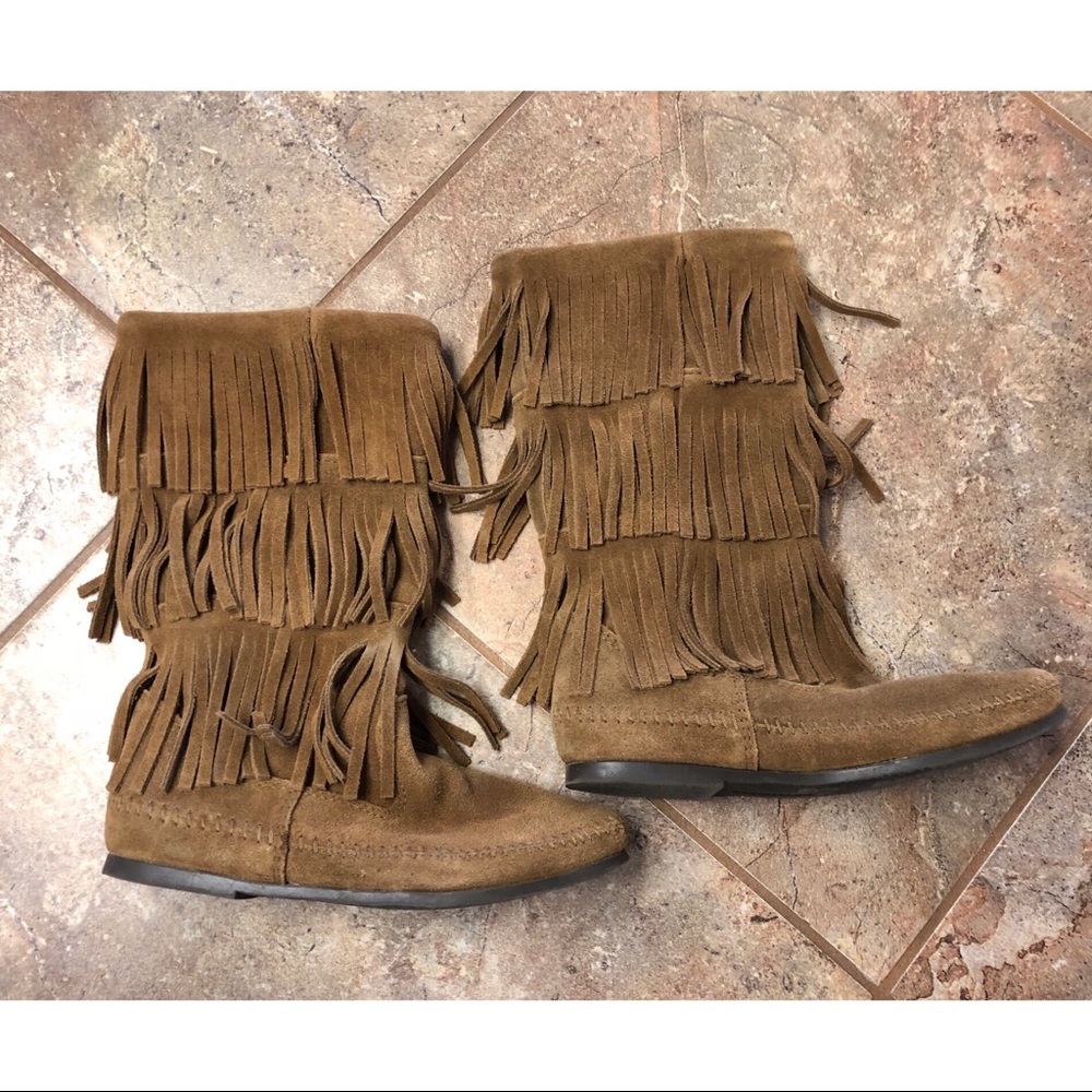 Minnetonka 3 layer fringe boots size 9